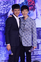 组图：杨幂产后首曝光 郭敬明拒与韩寒交朋友