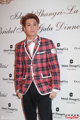 组图：邝美云陈法蓉等出席晚宴  女星抛胸斗艳