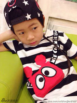 组图：华少7岁儿子帅照曝光 气质呆萌神似Kimi