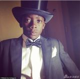 组图：麦当娜曝56岁生日私照 风骚红唇挑逗男伴