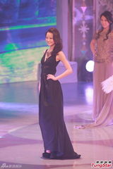 组图：港姐十强首轮问答搞笑 个性礼服展风姿