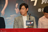BigBang TOP到港宣传电影 摆搞怪POSE逗笑粉丝