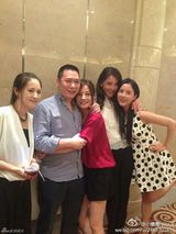 组图：赵薇攒局聚会热拥老公 马云出席董洁消瘦