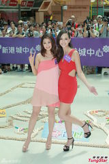 组图：岑丽香小秀香肩不敌Jessica C性感事业线