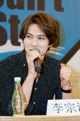 独家：CNBLUE上海强势开唱 摇滚美男笑容暖