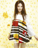 组图：张雨绮清新校园风登封面迷人笑容