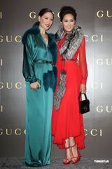 组图：琦琦孟广美红配绿走秀 孟广美明年春天结婚