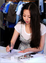 组图：Wonder Girls成员安昭熙出席粉丝签名会