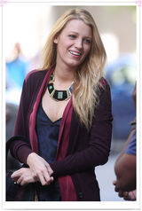 组图：布莱克-莱弗利现身片场潮装抢眼