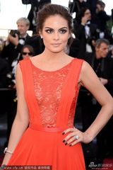 组图：墨西哥小姐西瓦娜红裙拖地气质高贵