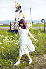 组图：姚笛清新森女系写真笑容甜美