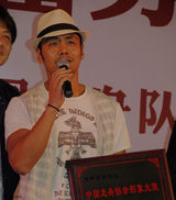 邵兵代言中国龙舟协会 曾是皮划艇运动员(图)