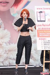 组图：杨丞琳红发抢镜 大秀小蛮腰粉丝饱眼福