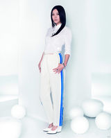 组图：徐静蕾纯白新年写真 柔顺秀发展恬淡之美