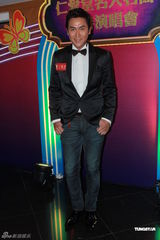 组图：香港慈善演唱会马德钟罗仲谦等现身支持