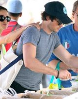 组图：“吸血鬼”伊恩与《暮光》妮基恋情曝光