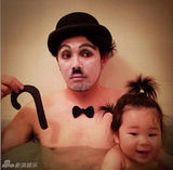 组图：日本父女逗比泡澡照走红 蠢萌犯二又有爱