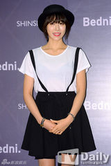 组图：高佑丽出席活动 内衣外露性感十足