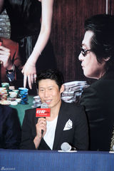 组图：申世京TOP(崔胜贤)等宣传19禁新片《老千2》