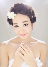 组图：海陆抹胸白裙出镜 眼眸清澈唯美动人