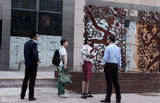 组图：爱戴现身北京 约地产经纪看千万商铺