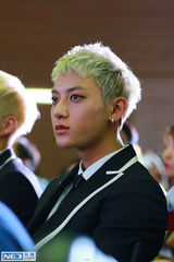 组图：EXO-M旋风袭京 见李秀满变身最佳员工