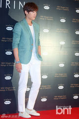 组图：韩星崔振赫崔汝真清爽亮相活动