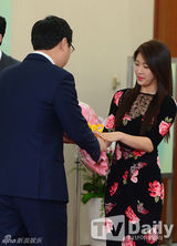 组图：河智苑任宣传大使 旗袍尽显优雅气质