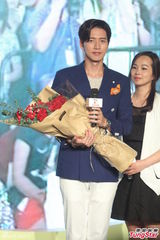 组图：朴海镇自曝厨艺了得 将与张亮再合作