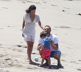 组图：沃克弟弟拍亡兄《速激》戏份 与妻儿嬉戏