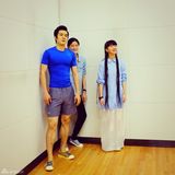 组图：小彩旗清纯演剧版静秋 素颜排练发辫独特