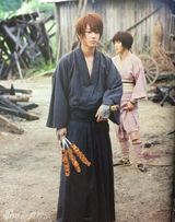 组图：《浪客剑心》佐藤健“拿什么都帅”系列