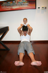 组图：儿童节萌娃当道！众星晒亲子照欢乐过节