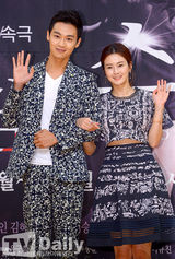 组图：《清潭洞》崔贞允姜成民再续前缘