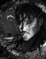 组图：吴秀波曝封面大片 正装潜水大玩湿身诱惑