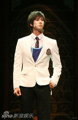 组图：欧巴走上音乐剧舞台 演唱跳都精彩