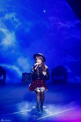 独家：少女时代TTS热辣献唱 下叉劈腿秀舞功