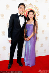 组图：华鼎奖美国开幕 奥兰多与刘玉玲助阵红毯