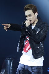 独家：EXO香港演唱会直击 成员嗨唱粉丝尖叫