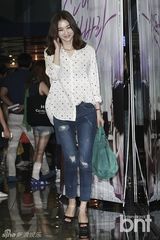 组图：CNBlue姜珉赫获粉丝夹道欢迎求握手