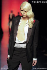 组图：最美男模宣布变性 时尚大片雌雄同体