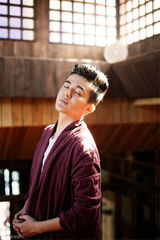 组图：郑斯仁文艺写真曝光 气质温润复古忧郁