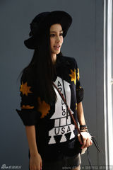 组图：Angelababy“火箭”连衣裙现身显潮范儿