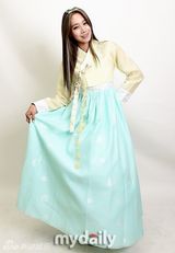 组图：韩女团BESTie迎中秋穿韩服 送甜美问候