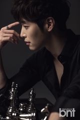 组图：韩星金载沅拍写真 杀人微笑展熟男魅力