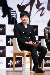 独家：《哭泣男人》张东健黑衣亮相与粉丝互动