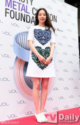 组图：安昭熙写真 烈焰红唇展成熟诱人魅力