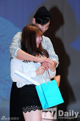 组图：《好朋友》池城朱智勋等与粉丝温馨互动