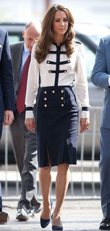 组图：凯特王妃参观破译局 高挑身材显皇室气质