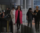 组图：李湘独自现身机场 反季节穿厚外套抢眼